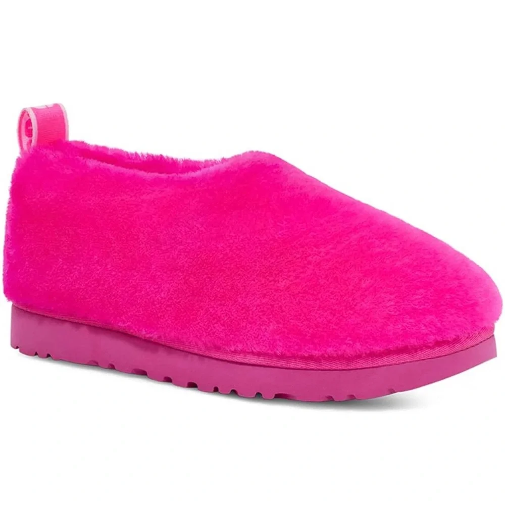 UGG Women's Classic Cozy Bootie Fashion Boot - Picture 1 of 1
